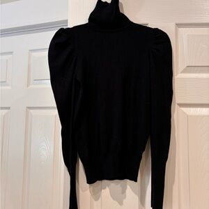 LULU’s New never worn turtle neck size Small